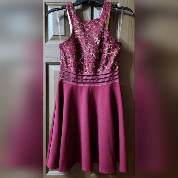 speechless burgundy dress SPEECHLESS Womens Beaded Spaghetti Strap V Neck Full-Length Formal Emp –  Bobbi + Bricka